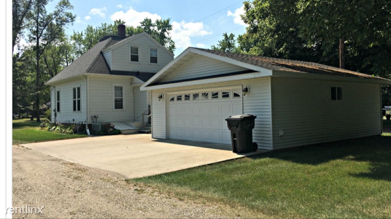 110 1st St - Photo 3 of 15