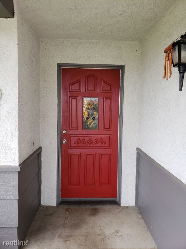 555 Vanchelle Ct - Photo 3 of 10