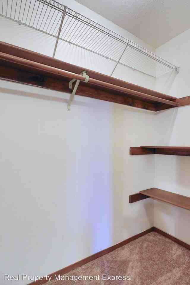 4201 S Locust - Photo 3 of 19