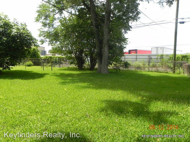1419 Ave G - Photo 2 of 17