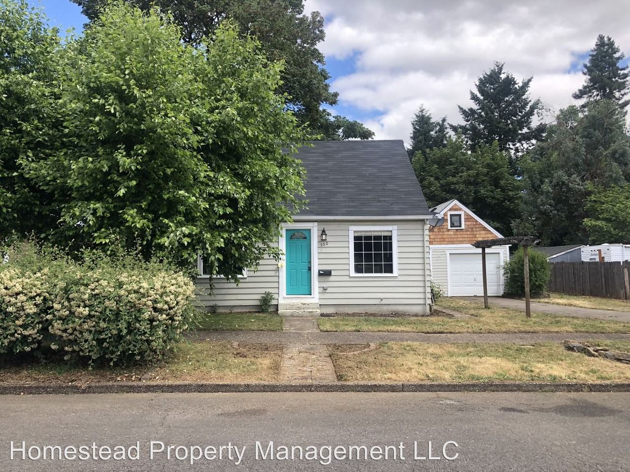 560 SW Birch St - Photo 2 of 11