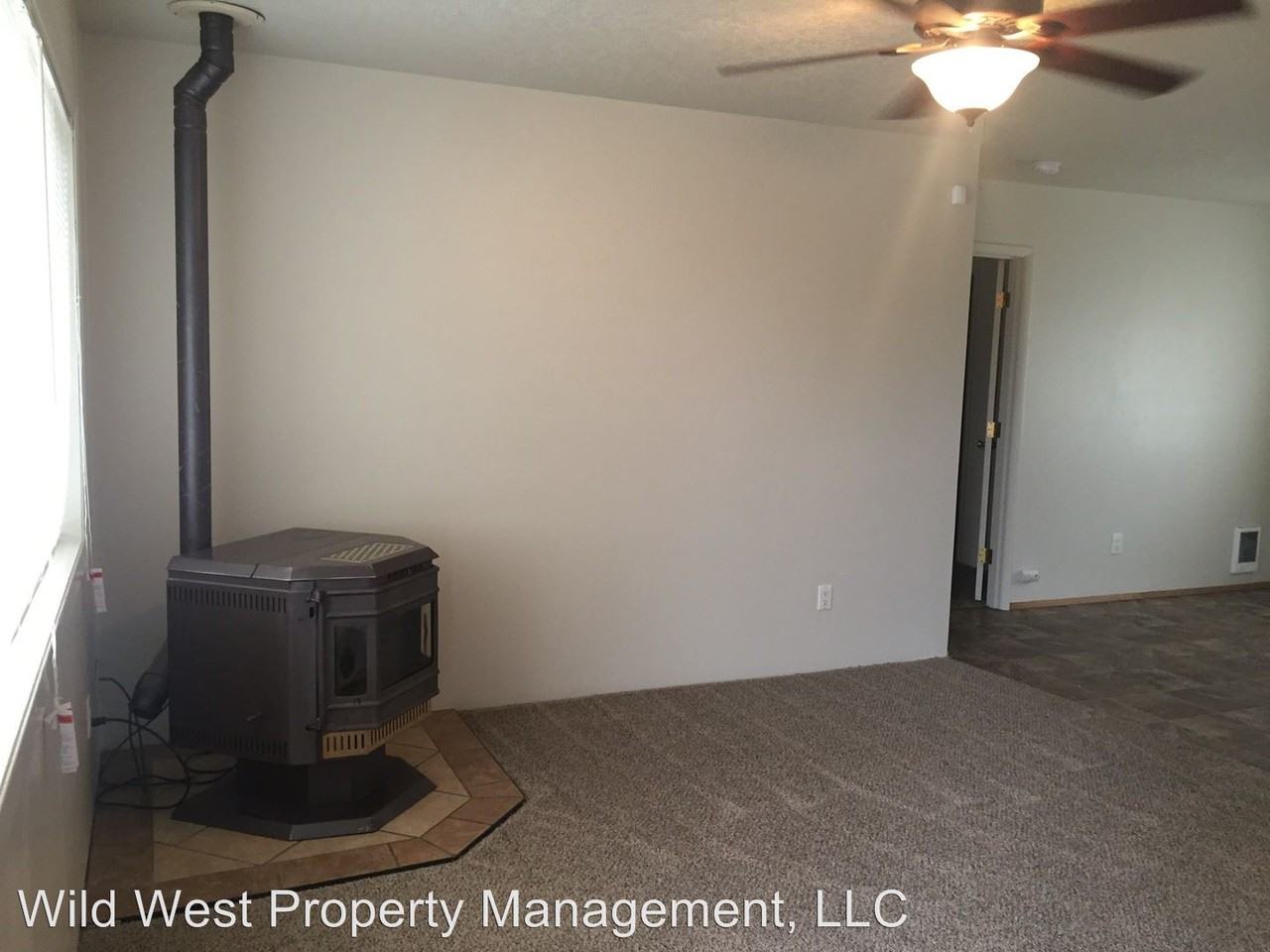 665 NW Harwood Ave - Photo 2 of 8