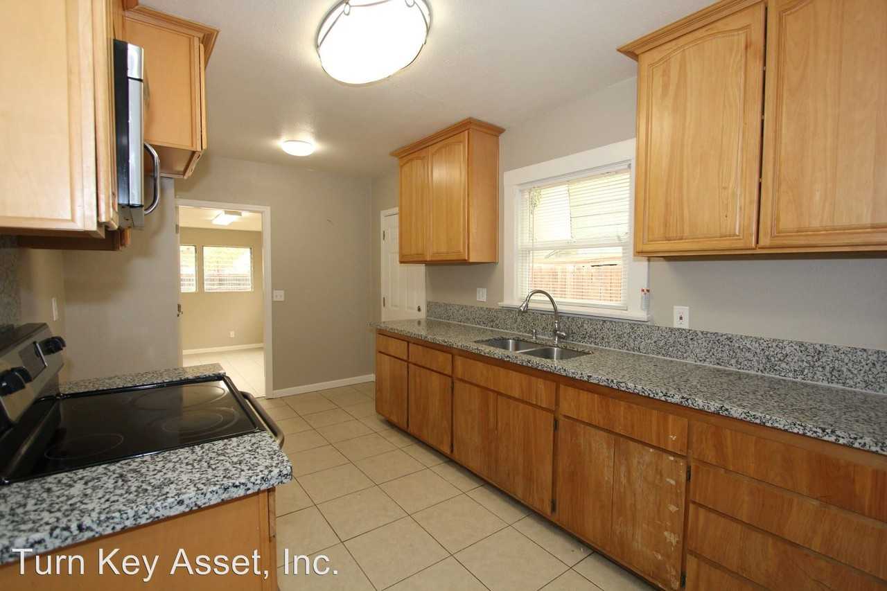 109 Stanford Ave - Photo 3 of 7