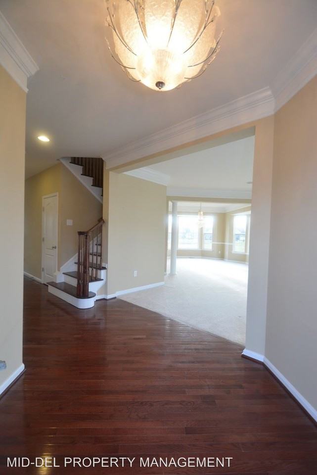 140 Gloucester Blvd - Photo 2 of 24