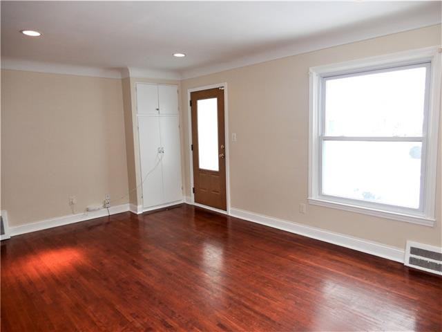 3850 Syracuse St - Photo 2 of 16