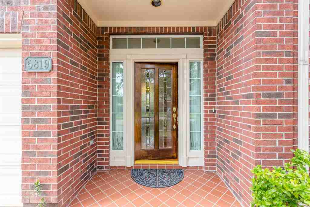 5819 Berkshire Ridge Dr - Photo 3 of 40