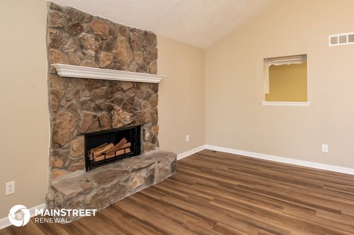 6049 Radford Dr - Photo 2 of 15