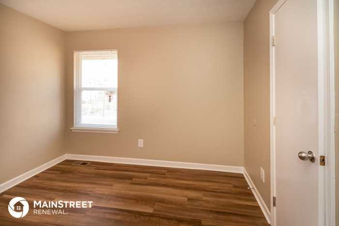 6049 Radford Dr - Photo 3 of 15