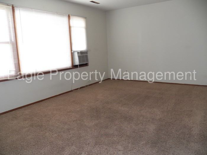 322 13th Ave - Photo 2 of 8