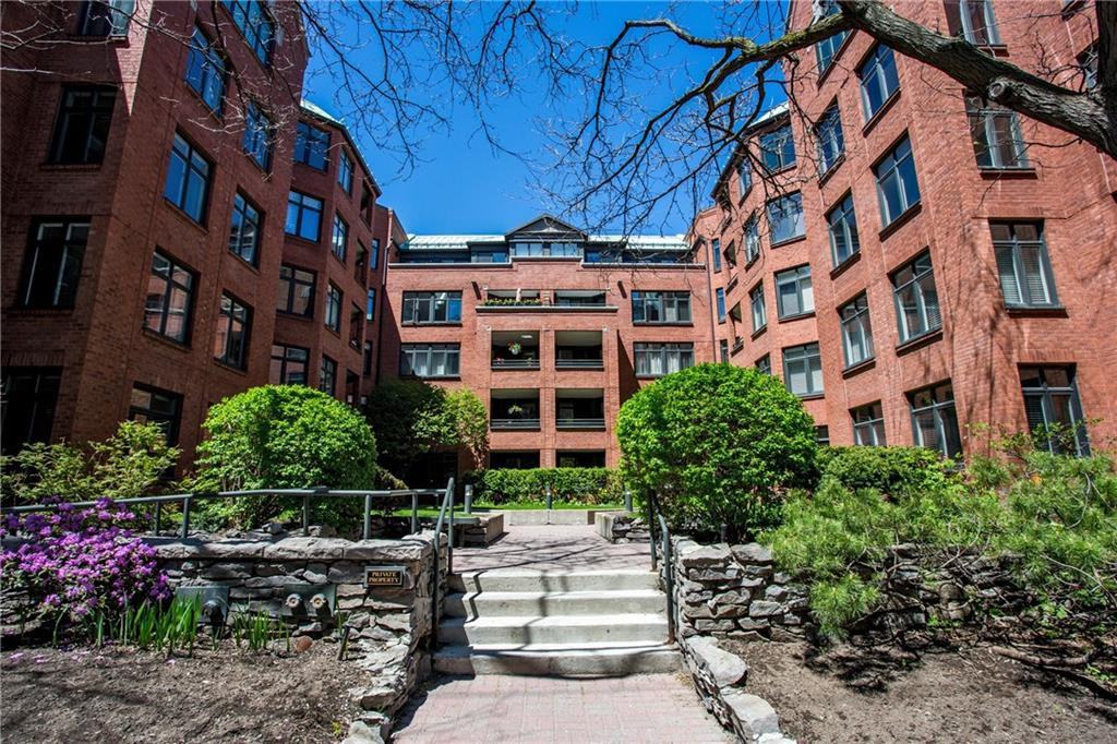 215 Somerset Street West, Ottawa, ON K2P 0J3 2 Bedroom Apartment for