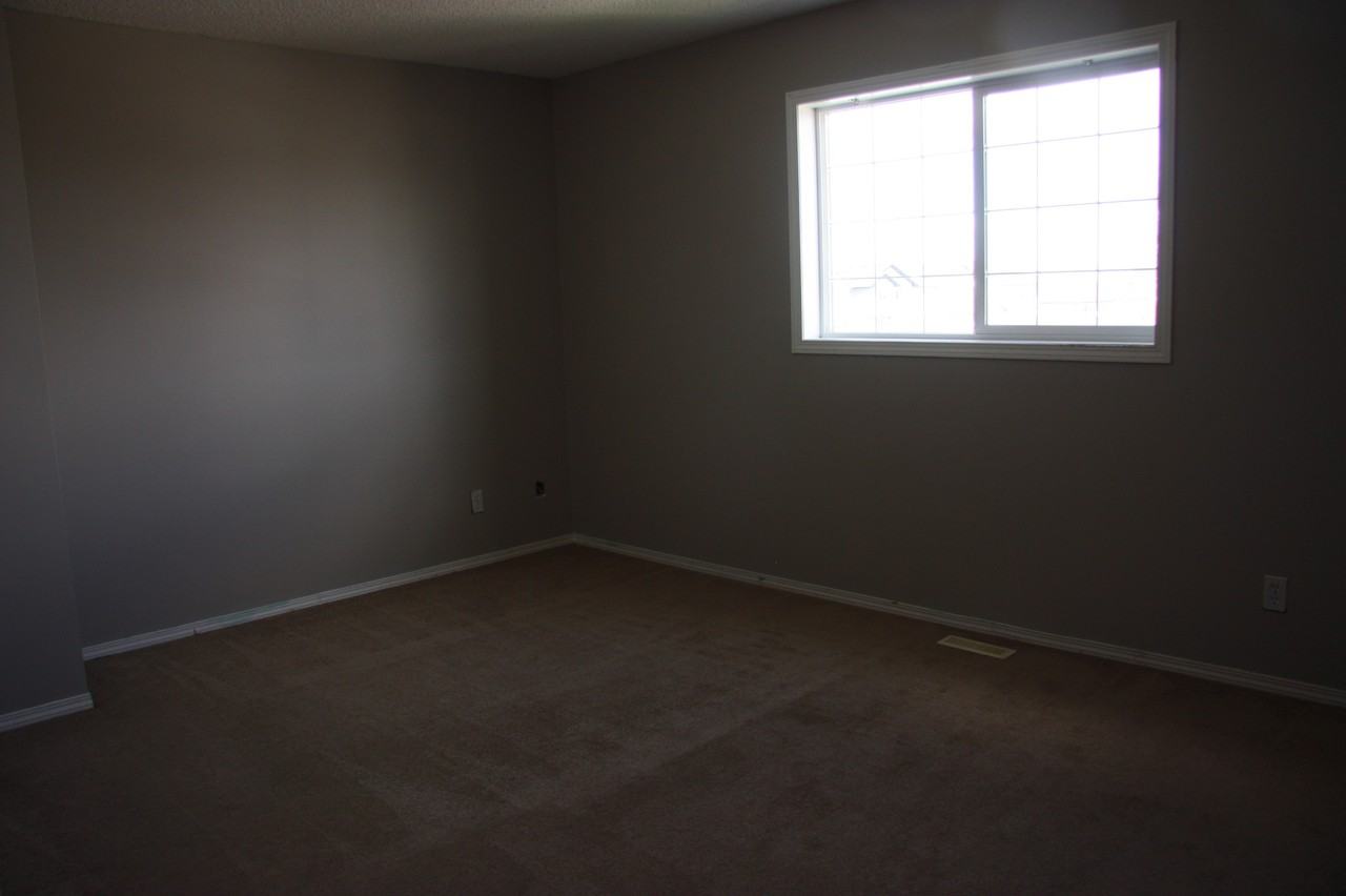 147 Tarawood Grove NE - Photo 2 of 9