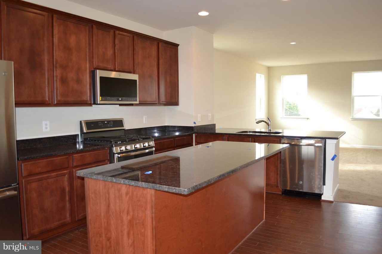 14300 Potomac Heights Ln - Photo 3 of 18