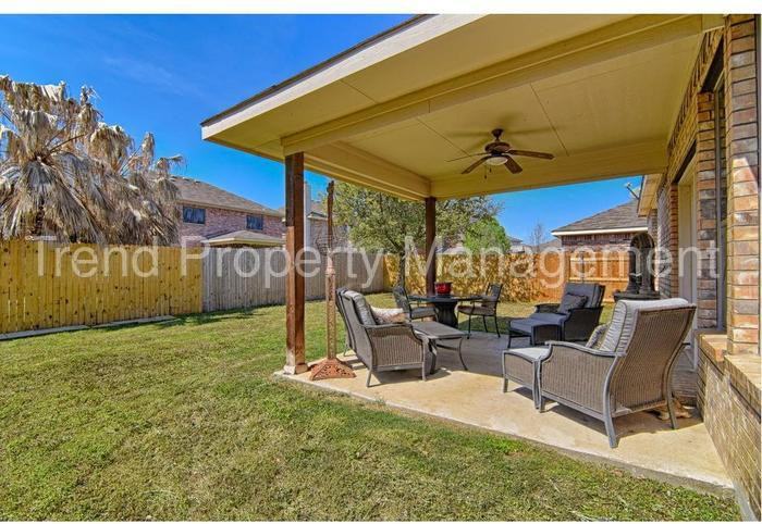 9112 Lockhart Dr - Photo 3 of 13