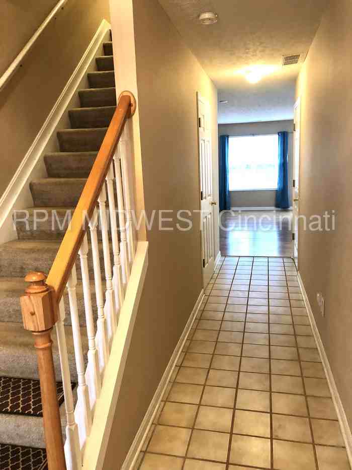 1897 Chaucer Dr - Photo 2 of 10