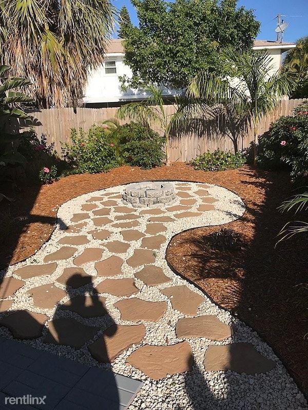 216 Chandler St - Photo 2 of 13