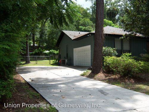 211 NW 28th St - Photo 2 of 4