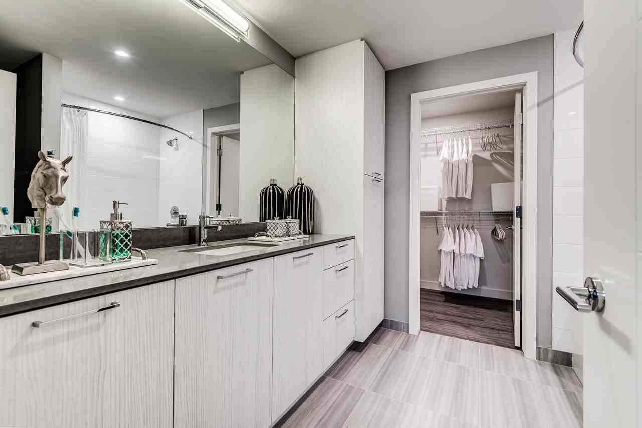 343 14 Ave SW - Photo 3 of 19