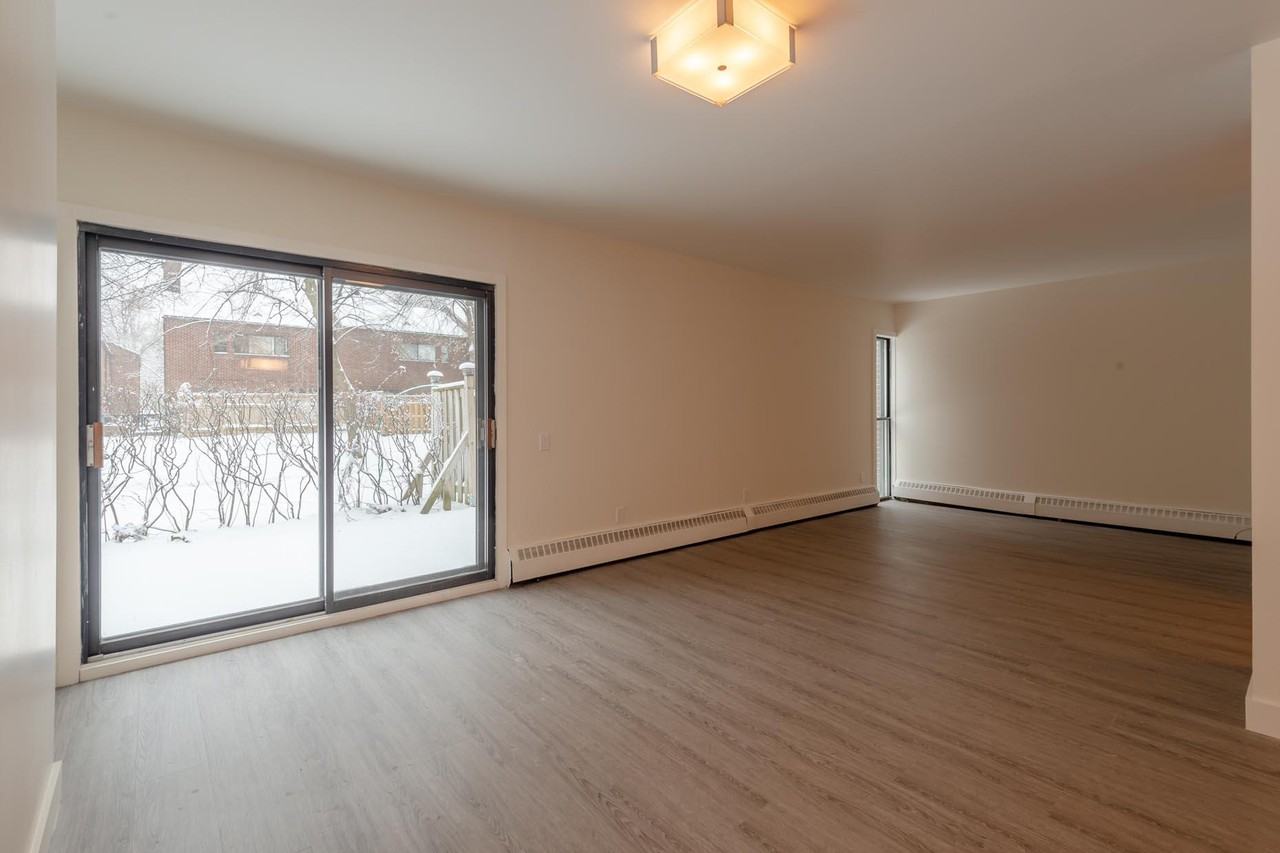 300 Rue Elgar - Photo 2 of 12