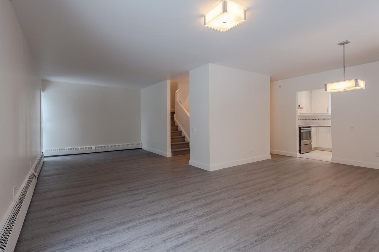 300 Rue Elgar - Photo 3 of 12