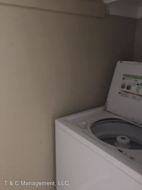 312 Grove St NE - Photo 2 of 5