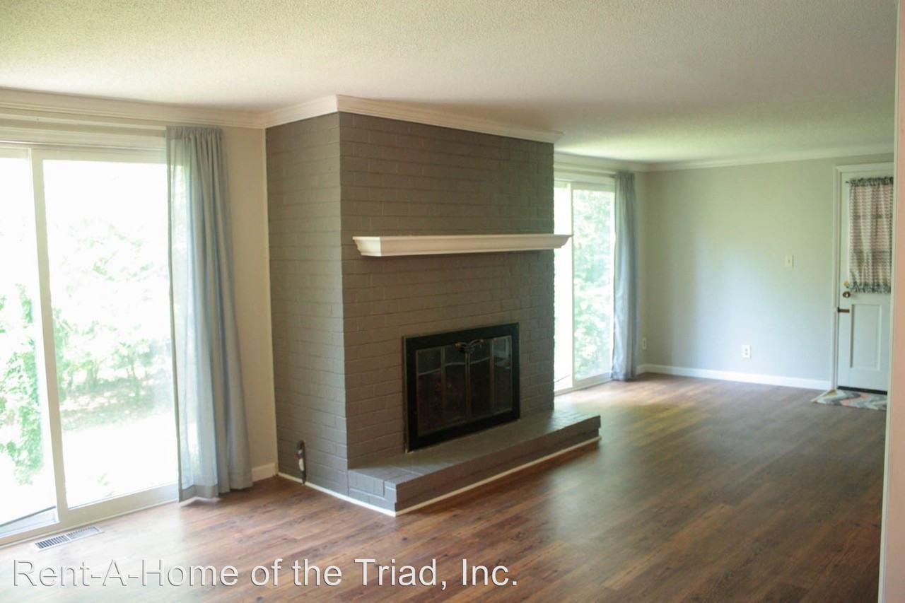 1307 Lakewood Dr - Photo 2 of 16