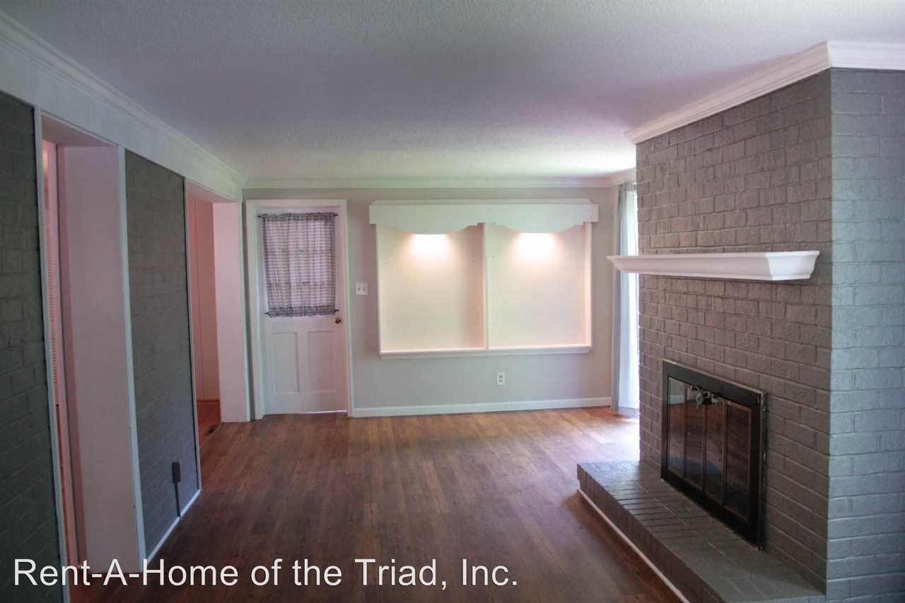 1307 Lakewood Dr - Photo 3 of 16