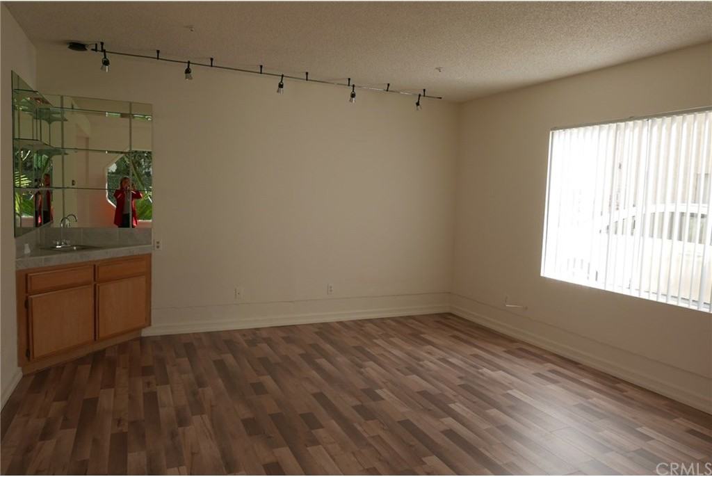 16795 Roosevelt Ln - Photo 3 of 20