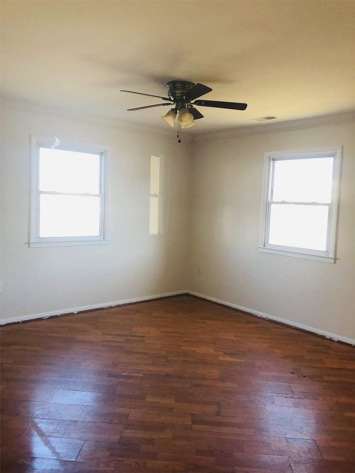 1701 Fort Henry Ct - Photo 2 of 21