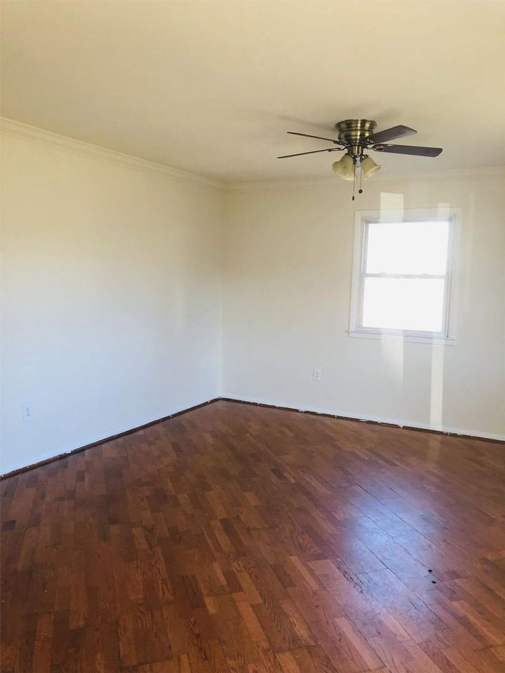 1701 Fort Henry Ct - Photo 3 of 21
