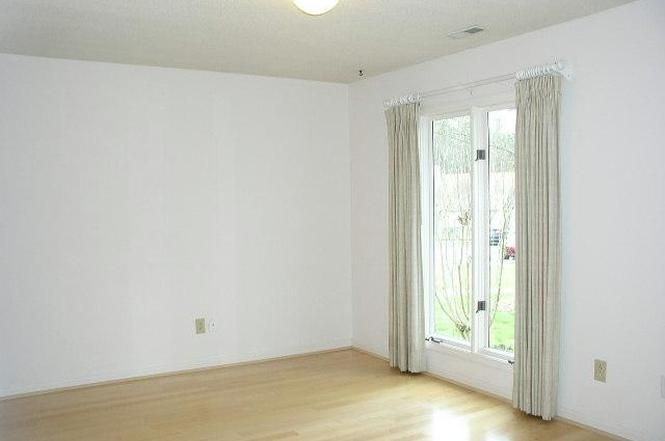 114 Woodbridge Ln - Photo 2 of 9