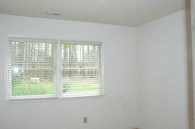 114 Woodbridge Ln - Photo 3 of 9