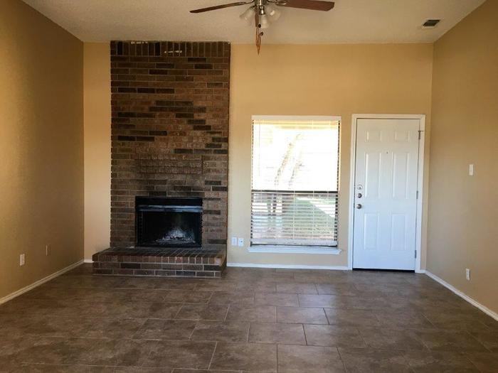 1044 Pepperidge Dr - Photo 2 of 11