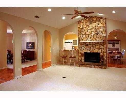 2608 Spruce Creek Blvd - Photo 3 of 9