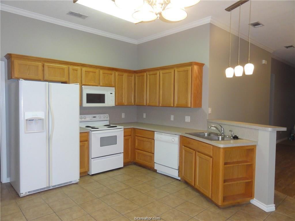 906 Bougainvillea Street - Photo 3 of 7