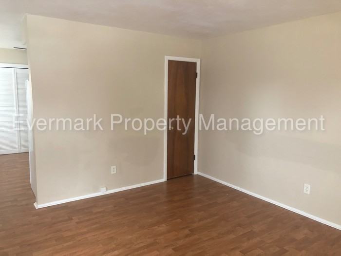 103 N 5th Ave - Photo 2 of 5