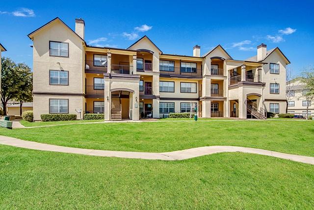 3401 Clubgate Drive - Photo 2 of 7