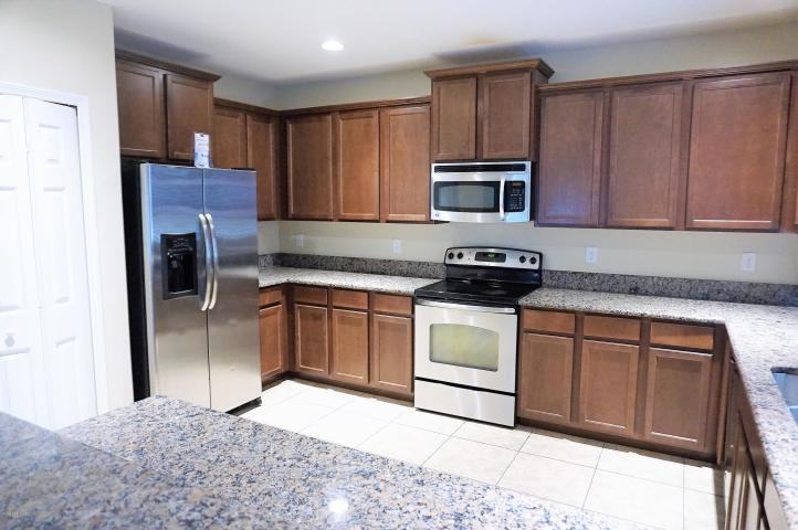 1545 Litchfield Dr - Photo 3 of 16