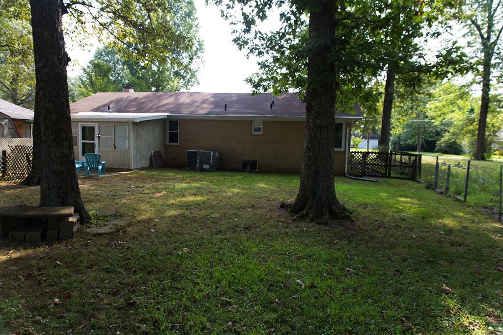 1447 Meacham Ln - Photo 3 of 39