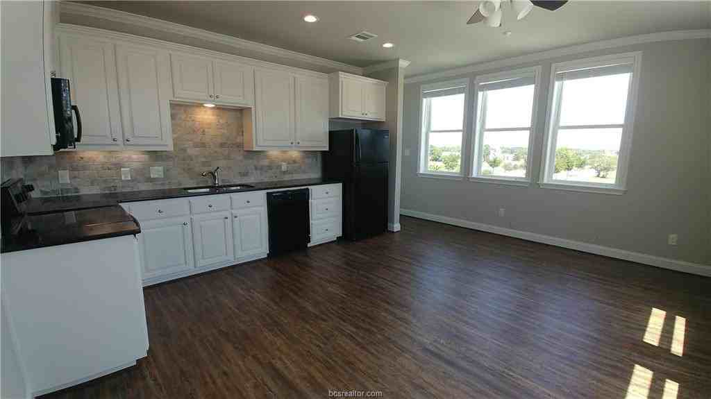 314 N Main St - Photo 3 of 15