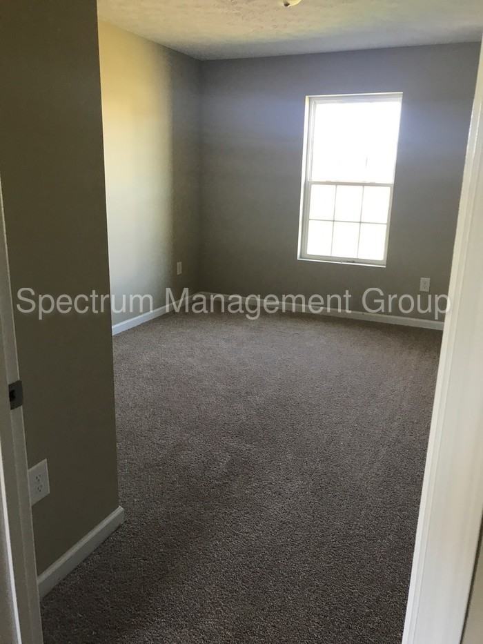 1910 Kaylee Dr - Photo 2 of 2