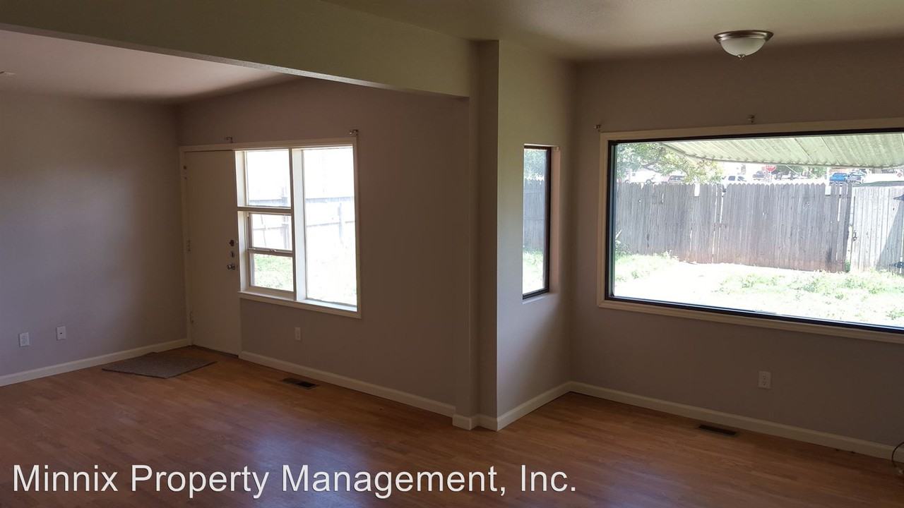 2301 49th St - Photo 2 of 17