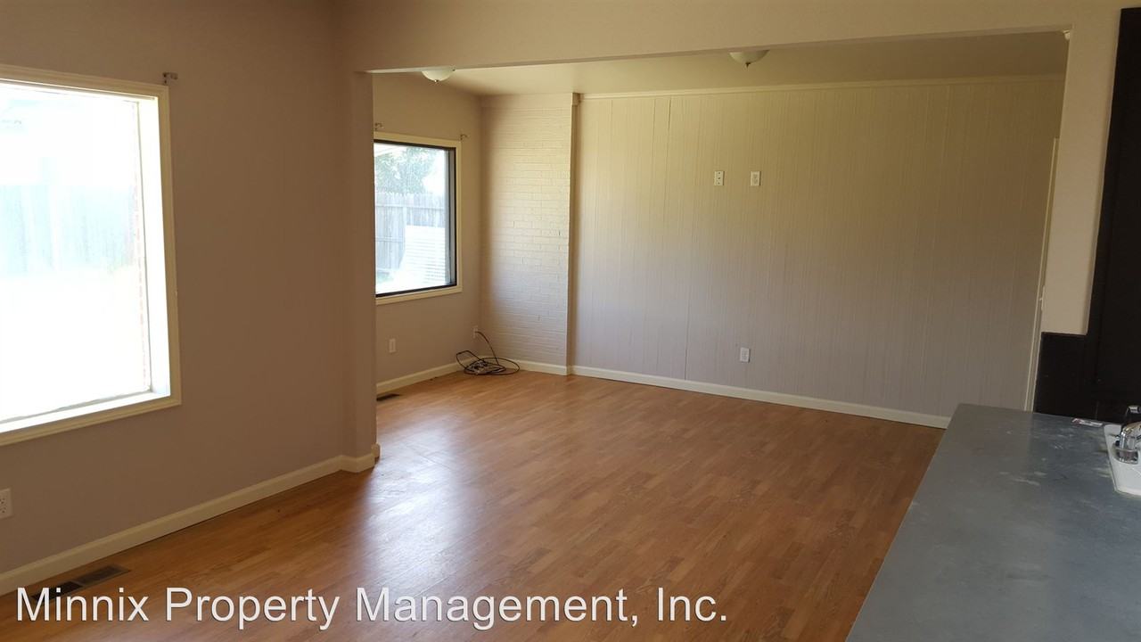 2301 49th St - Photo 3 of 17
