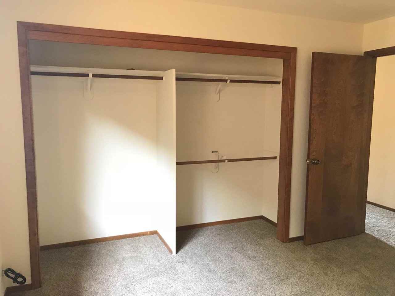 3509 Twin Oaks Ct - Photo 2 of 8