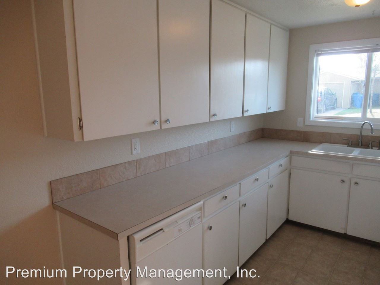 2085 Debbie Way NE - Photo 3 of 8