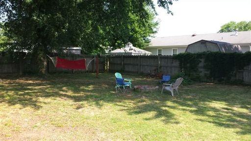 111 Monarch Dr - Photo 3 of 4