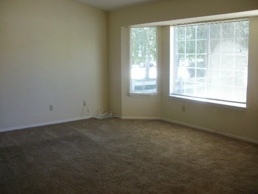 46511 Pine Creek Pl - Photo 2 of 8