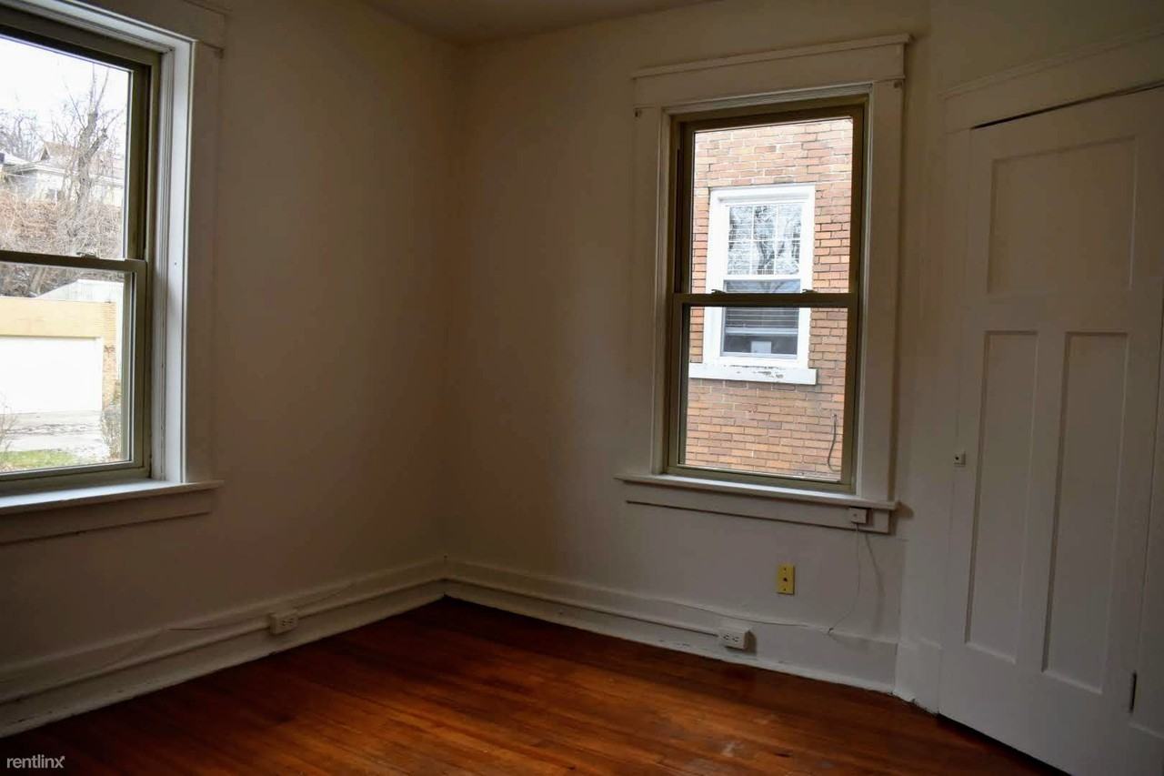 6335 Phillips Ave - Photo 3 of 9