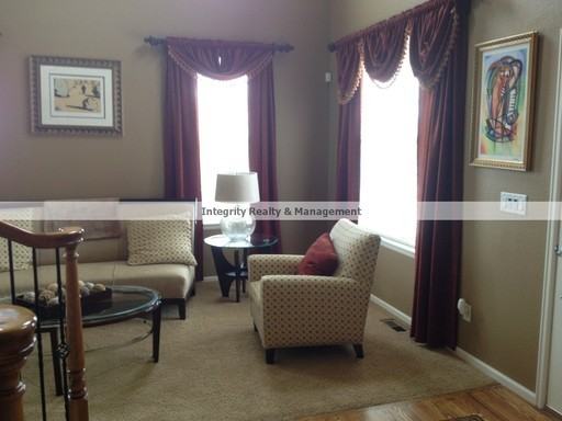 915 Orion Way - Photo 3 of 33