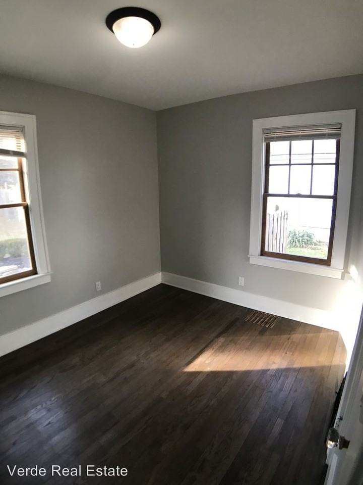 115 N Holcomb - Photo 2 of 24