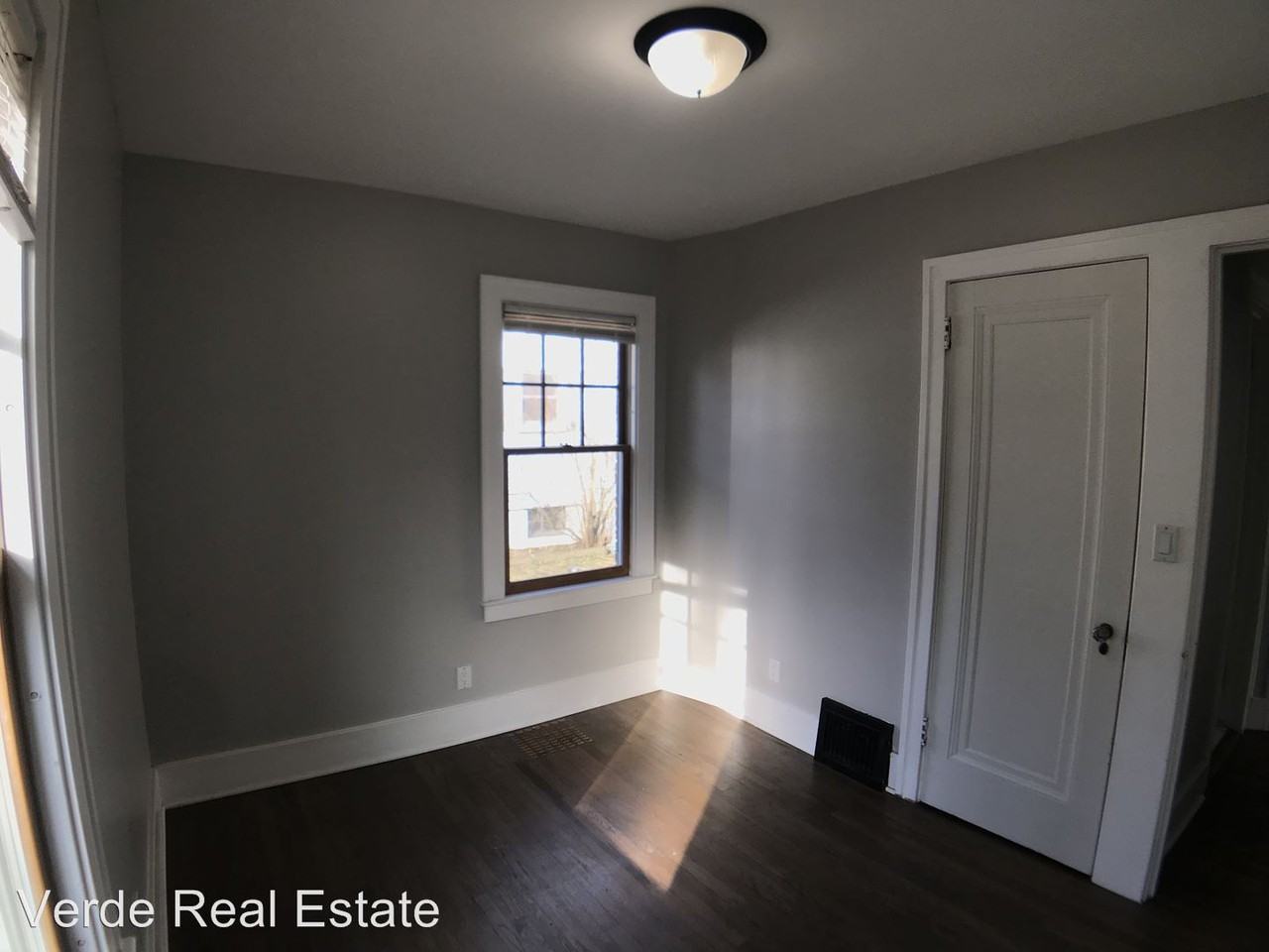 115 N Holcomb - Photo 3 of 24